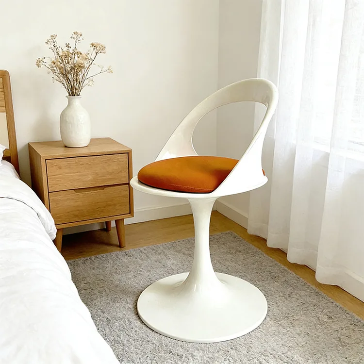 Scaun modern cu decupaj lalele FRP